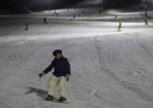 待ちに待った初滑り 真庭・蒜山のスキー場　岡山県内トップ切り今季の営業開始