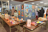 「小中生の美術作品見て 備前市役所で展覧会　絵画や工作330点」の画像1