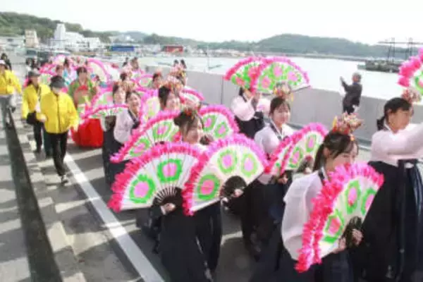 華やかな行列港町彩る　瀬戸内・牛窓 朝鮮通信使再現し日韓150人