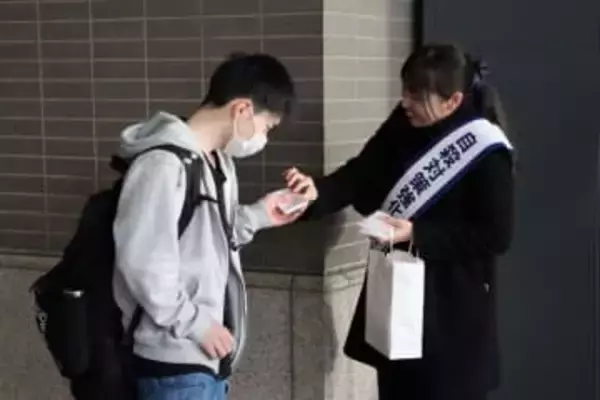 岡山、津山駅で自殺予防啓発　県司法書士会など