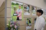 「山陽新聞レディース パネル展始まる　トマト銀本店、歴代出場選手の写真並ぶ」の画像1