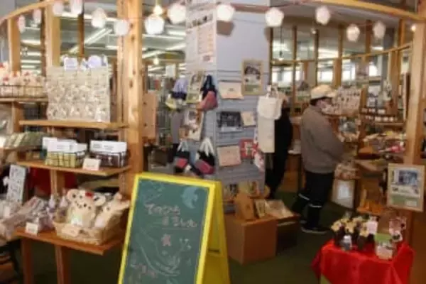 福祉事業所の手作り商品一堂　総社でてのひらマルシェフェア