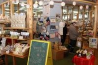 福祉事業所の手作り商品一堂　総社でてのひらマルシェフェア