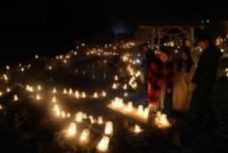 湯煙照らす幻想の光　真庭・湯原温泉 砂湯にキャンドル