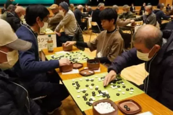 倉敷 盤上見つめ熱戦展開　吉備真備杯囲碁 116人参加