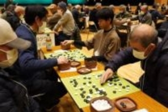 倉敷 盤上見つめ熱戦展開　吉備真備杯囲碁 116人参加