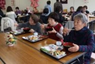 無病息災願い味わう　奈義「七草がゆのつどい」