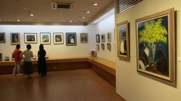 笠岡出身の画家村井さん17年ぶり個展　猫と宇宙が織りなす70点