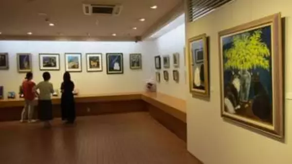笠岡出身の画家村井さん17年ぶり個展　猫と宇宙が織りなす70点