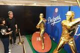 「黄金の大谷選手 豪華な輝き　置物や仏具千点超 岡山高島屋で展示販売」の画像1