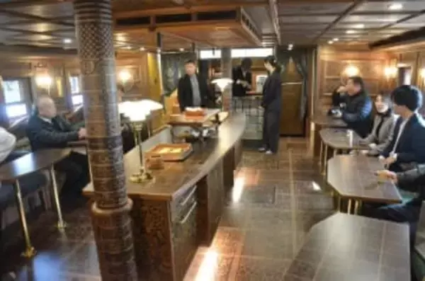 観光船「備前丸」クラシックな豪華客室　甲板は和船の印象