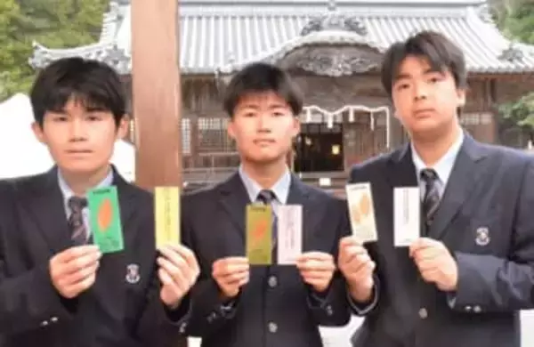 落ちない葉で合格を 和気閑谷高1年生　和気神社にしおり奉納 元日から受験生にプレゼント