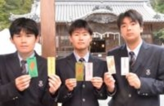 落ちない葉で合格を 和気閑谷高1年生　和気神社にしおり奉納 元日から受験生にプレゼント