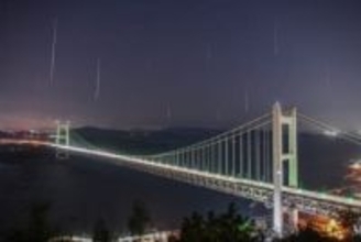 瀬戸大橋に降り注ぐ星 幻想的な光景　ふたご座流星群 倉敷で三島さん撮影