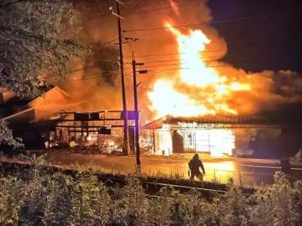 岡山市北区建部で民家火災　空き家含め3棟全焼 　けが人なし【動画あり】