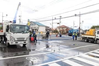 総社市中心部で道路陥没の恐れ　交通規制し復旧工事進める