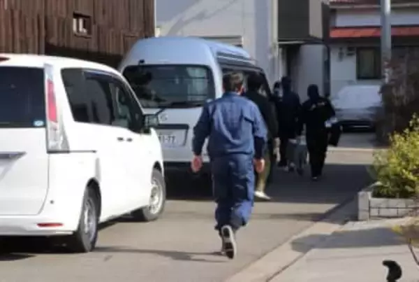 発砲事件で現場検証、福山東署　男性死因は脳挫滅、頭部に銃創