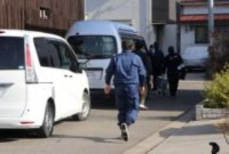 発砲事件で現場検証、福山東署　男性死因は脳挫滅、頭部に銃創