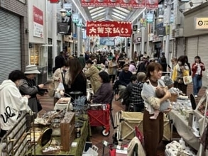 衣料や日用品、食料品を割安販売　岡山市中心部で大誓文払い始まる