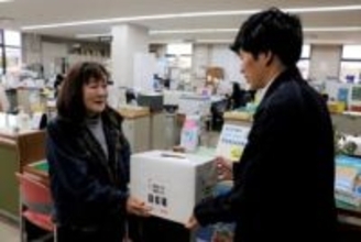 書き損じはがき役立てて　作州津山商工会女性部が回収箱設置