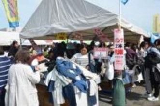 倉敷・児島で「＃せんいさい」 ジーンズや雑貨を即売　家族連れらでにぎわう 26日まで