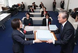 地域のため一層活躍を　優良保健師10人表彰　山陽新聞社会事業団