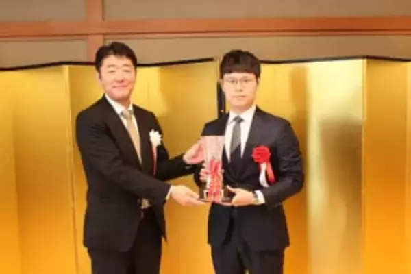 余正麒第一位を表彰　関西棋院､第一位決定戦9連覇たたえる