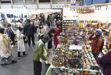 「全国各地の器求め 家族連れら続々　コンベックス岡山「器フェア」15日まで」の画像1