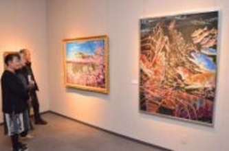津山ゆかりの画家作品見て　アルネで市所蔵作品展開幕