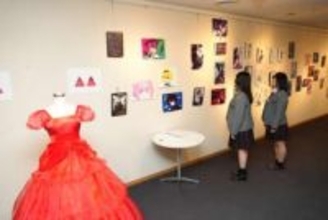 イラスト、油絵、ドレスなど200点　岡山・理大付高生卒業制作展
