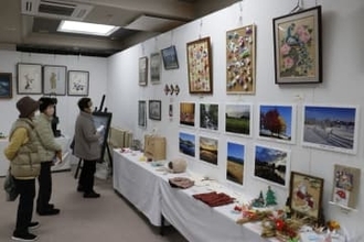 奈義町民の作品700点一堂に　町文化センターで「傑作展」