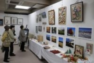 奈義町民の作品700点一堂に　町文化センターで「傑作展」