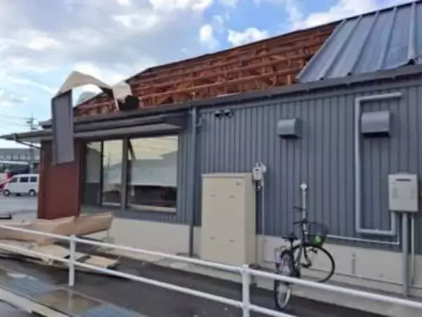 倉敷のうどん店の屋根剥がれる　突風か、けが人なし