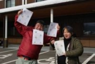 新庄 がいせん桜通りでプロレス　村の現役・元レスラー夫妻企画