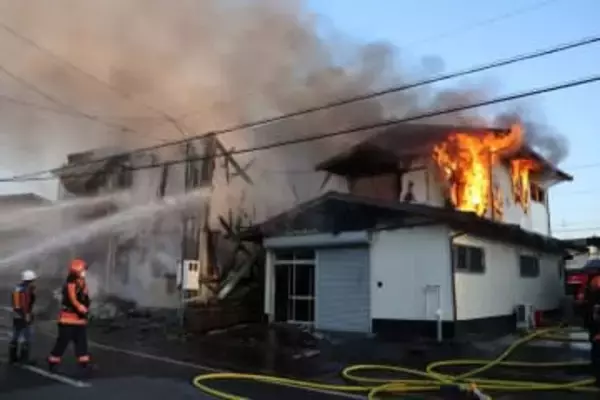 倉敷で住宅3棟焼く　けが人なし