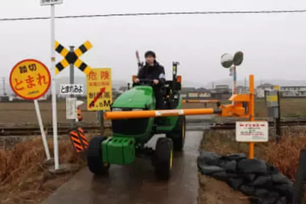 踏切事故防げ 瀬戸内市に新型ゲート設置　JR西中国統括本部