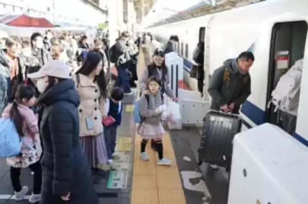 古里・観光地満喫 土産手に日常へ　岡山県内でUターンラッシュピーク