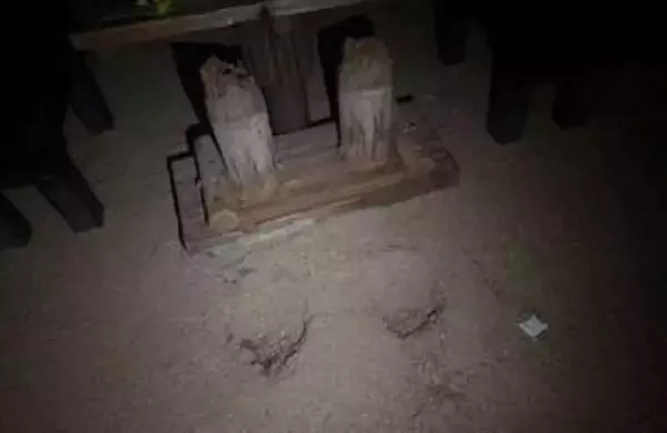 遊園地のベンチ倒れ男性けが　岡山、脚部が腐食か