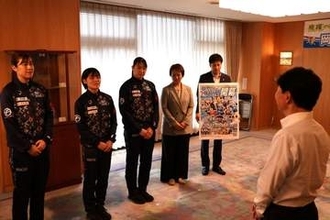 リーグ開幕前に活躍誓う　シーガルズが岡山県知事を訪問
