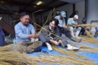 しめ縄づくりで交流　真庭・大津神社で大学生と住民