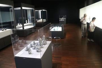 近代西洋陶磁器の魅力触れる　備前市美術館の特別展会期中盤