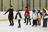 「フィギュア五輪代表、田中さん（倉敷出身）招きスケート教室 岡山で小学生ら滑りの基礎学ぶ」の画像1