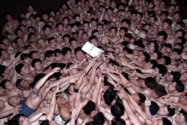 裸衆360人 「福」争奪戦　岡山・金山寺で会陽