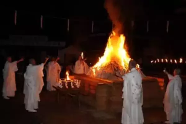 一年の無事に感謝し、新年の健康祈願　岡山・最上稲荷「お火たき大祭」