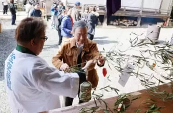 福笹求め参拝客にぎわう　津山・万福寺で虚空蔵大会式始まる