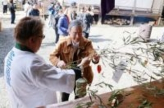 福笹求め参拝客にぎわう　津山・万福寺で虚空蔵大会式始まる