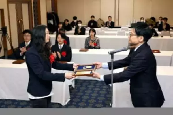 「岡山スポーツ賞」に大池さん（BMX）面手選手（卓球）ら3団体7個人 表彰式で功績たたえる