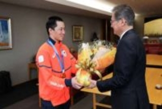 スノボ男子ビッグエア金の木村葵来「応援が力に」 ミラノ・コルティナ五輪の快挙を報告　本社訪問