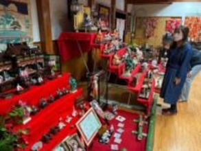 7年ぶりひな祭り 住民持ち寄り飾る　岡山・建部 段飾りや手作り雛