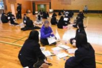 大人たちと語り新たな発見　勝山高で将来考える催し